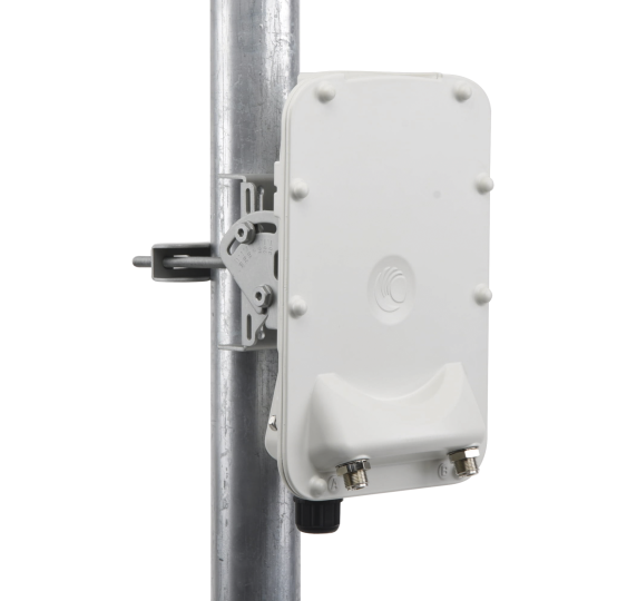 PTP-550  Hasta 1.36 GBps / 4910 - 6200 MHz / 802.11 AC Wave 2  MU-MIMO 4: 4x4 / BackHaul Conectorizado (C050055H014A)