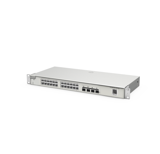 Switch Administrable Capa 2+ Plus, con 24 puertos Gigabit, 4 puertos SFP+ para fibra 10Gb, gestión gratuita desde la nube.